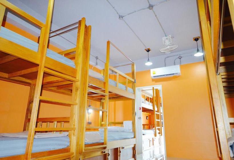 Nomad Hostel Krabi 9