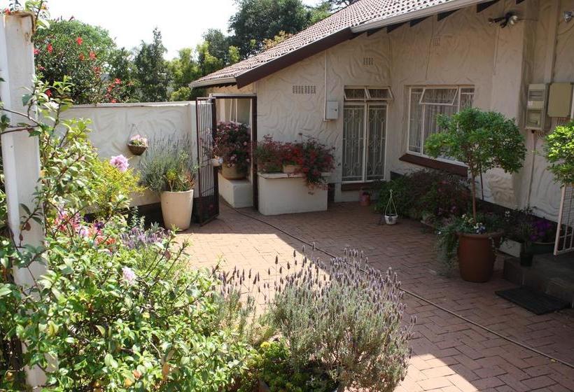 Hotel Jambar Close 2