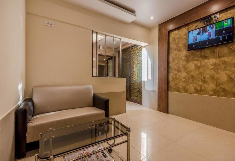 Oyo 8363 Hotel Royal Inn 13