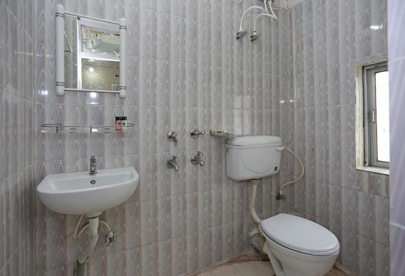 Hotel Oyo 9009 Near Railway Station 11