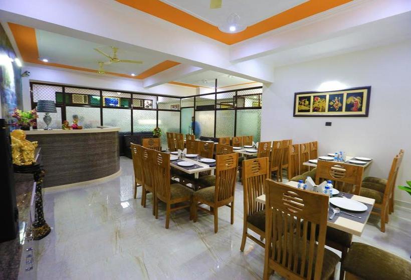 Oyo 8680 Hotel Vaishnavi Inn 4