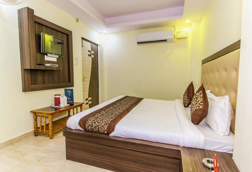 Oyo 6793 Hotel Cz 12