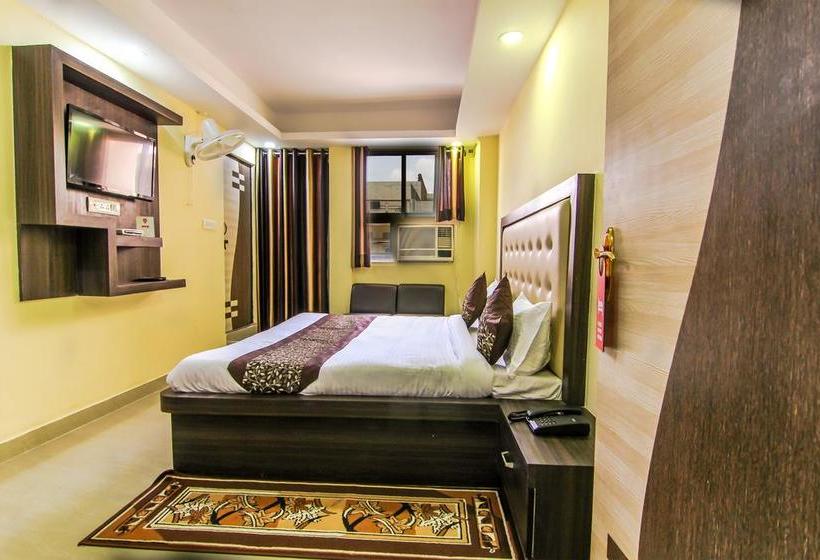 Oyo 6793 Hotel Cz 15