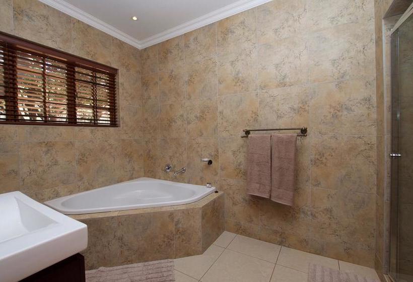 Tuskers Bush Lodge B&b 5