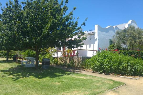 Hotel A Pinot Noir Cottage @ Sir Robert Stanford Estate 1