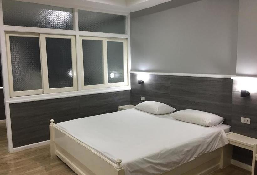 Hotel Jatuporn Mansion 10