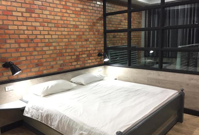 Hotel Jatuporn Mansion 11