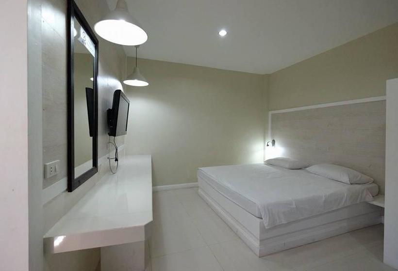 Hotel Jatuporn Mansion 12