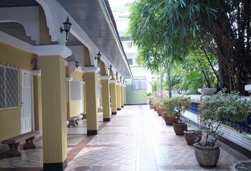 Hotel Jatuporn Mansion 4