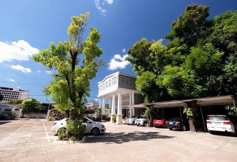 Hotel Jatuporn Mansion 6