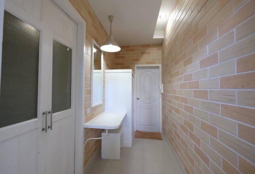 Hotel Jatuporn Mansion 8