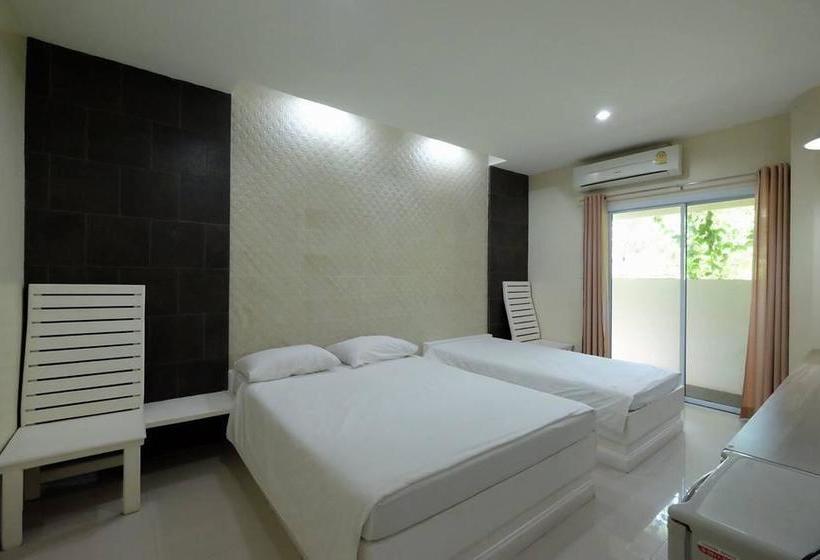 Hotel Jatuporn Mansion 9