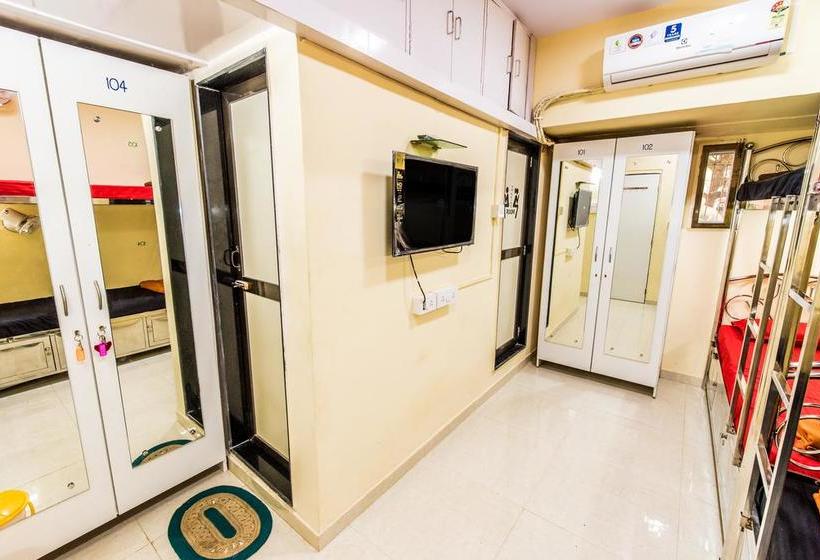 Airport Hostel Bombay Backpackers 11