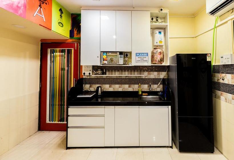 Airport Hostel Bombay Backpackers 12