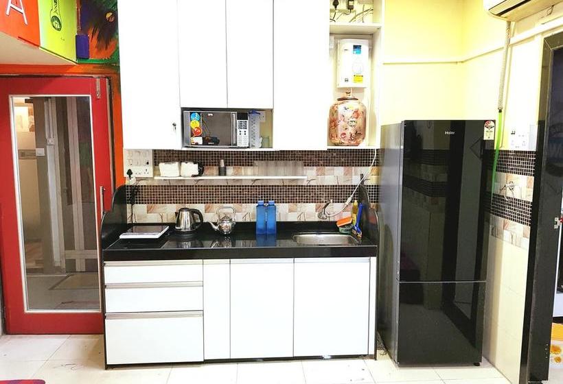 Airport Hostel Bombay Backpackers 15