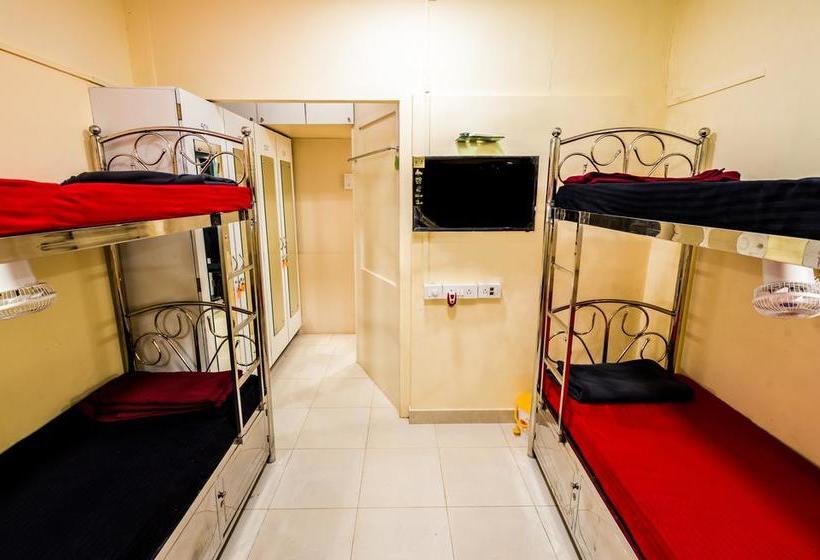 Airport Hostel Bombay Backpackers 2