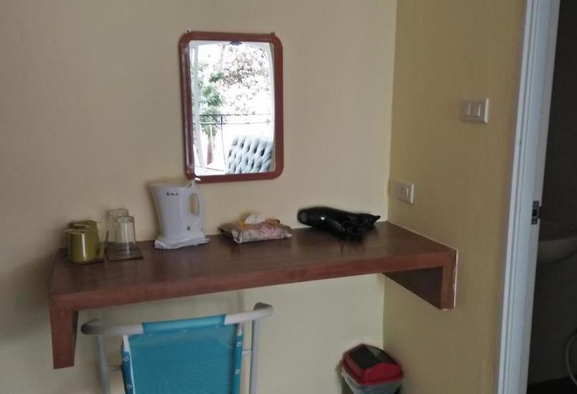 Hotel Anyavee Nammao Beach Resort 10