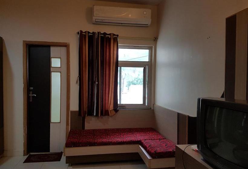 Hotel Ravi Ranjana S 8