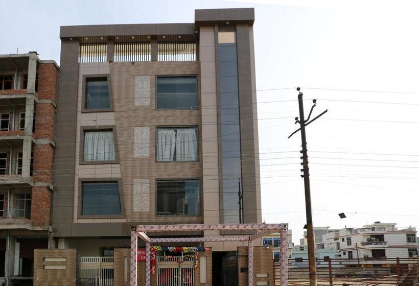 Hotel Oyo 9007 Royal Crown