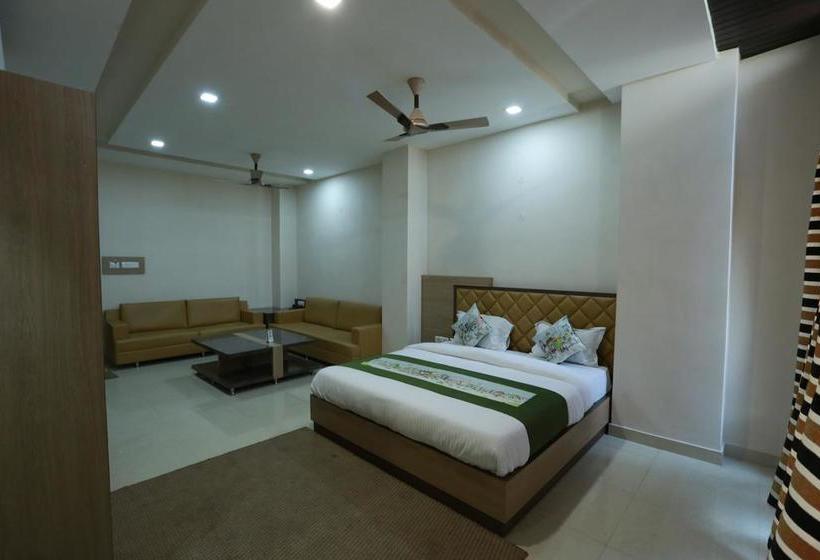 Hotel Oyo 9007 Royal Crown 13