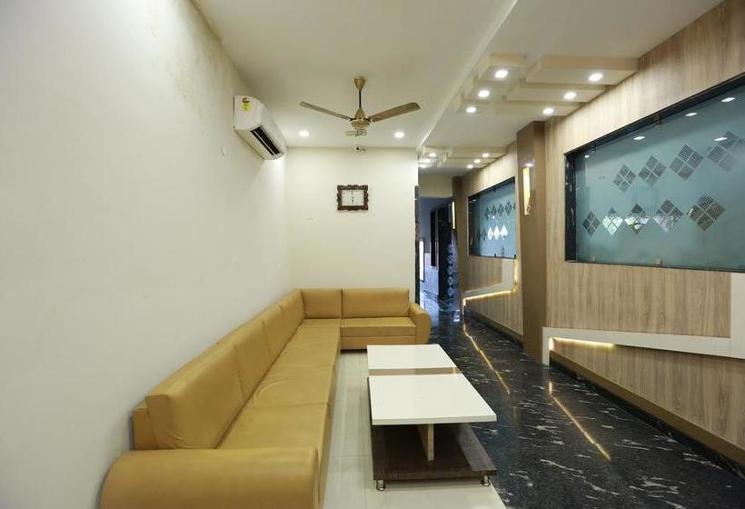 Hotel Oyo 9007 Royal Crown 4