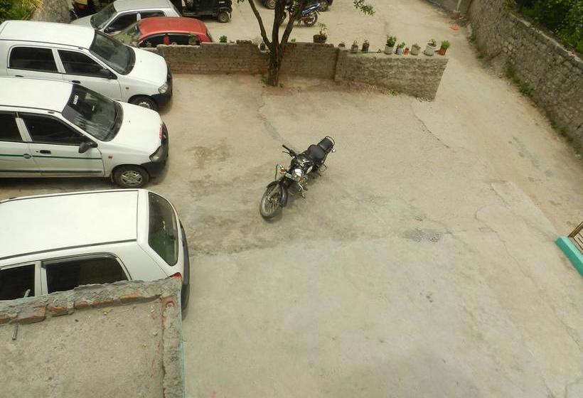 Hotel Holiday Peak 1