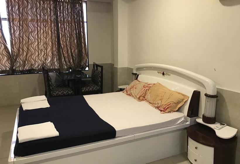 Lucky Hotel & Restaurant Punawale 2