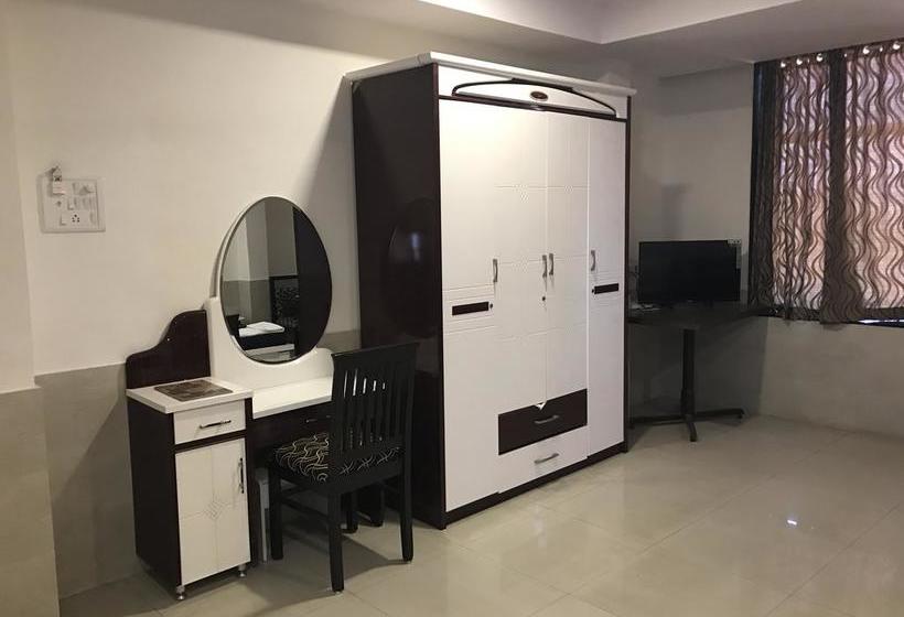 Lucky Hotel & Restaurant Punawale 3