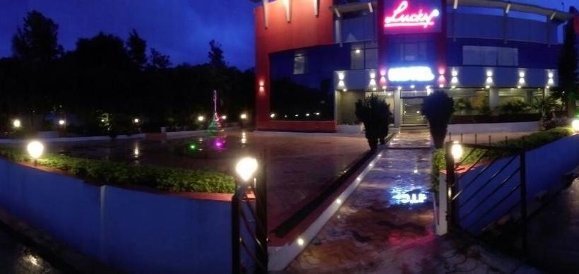 Lucky Hotel & Restaurant Punawale 4