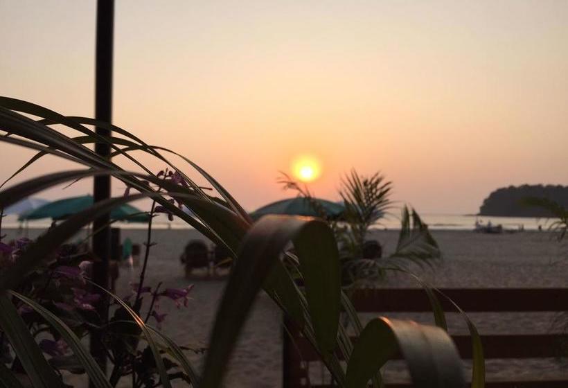 Anantra Sea View Resort 6