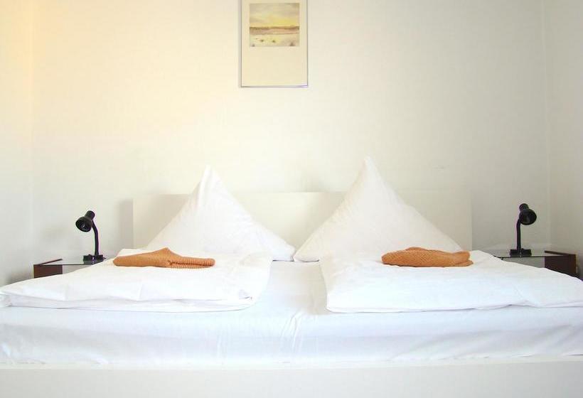 Hostel Near Zoologischen Garten 10