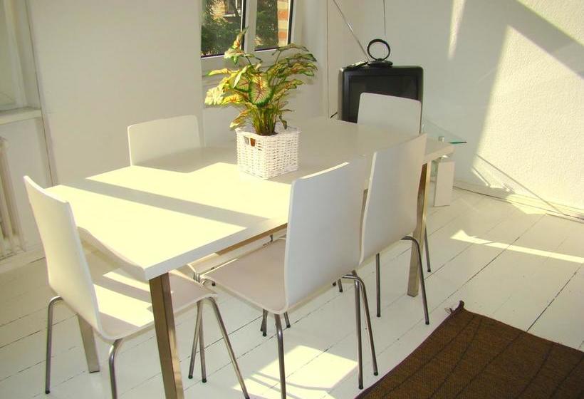 Hostel Near Zoologischen Garten 12