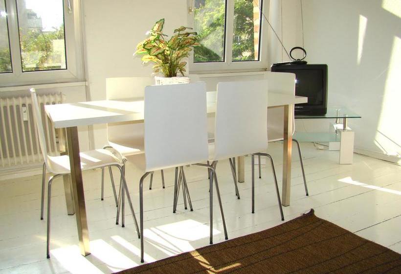 Hostel Near Zoologischen Garten 14