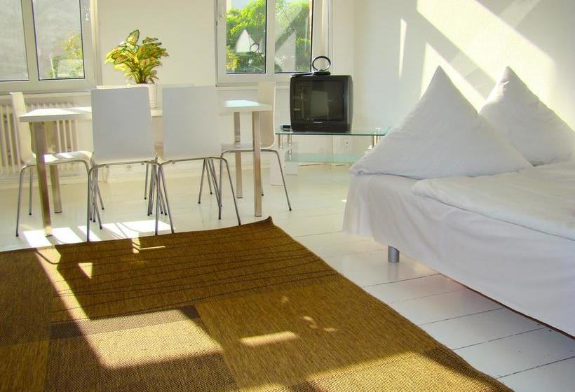 Hostel Near Zoologischen Garten 15