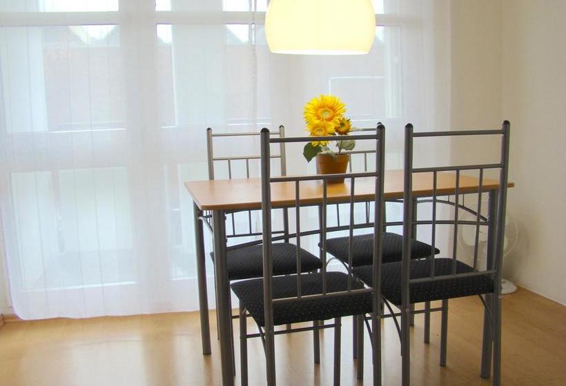 Hostel Near Zoologischen Garten 19