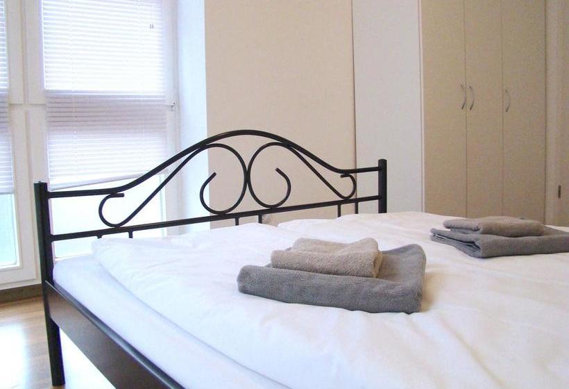 Hostel Near Zoologischen Garten 20