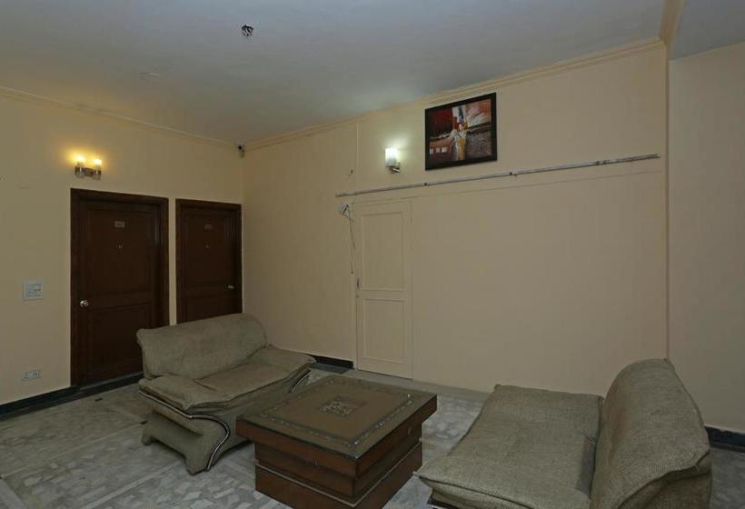 Hotel Oyo 8451 Shivam Residencies 7