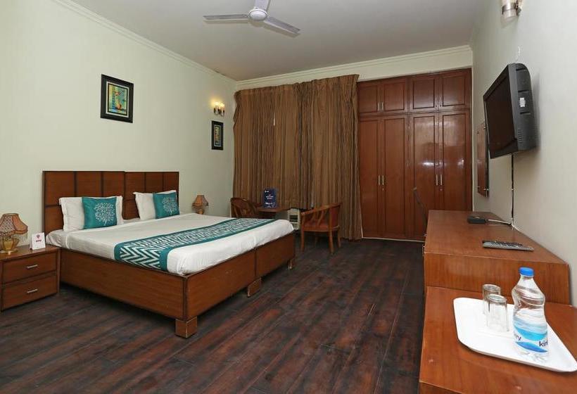 Hotel Oyo 8451 Shivam Residencies 9