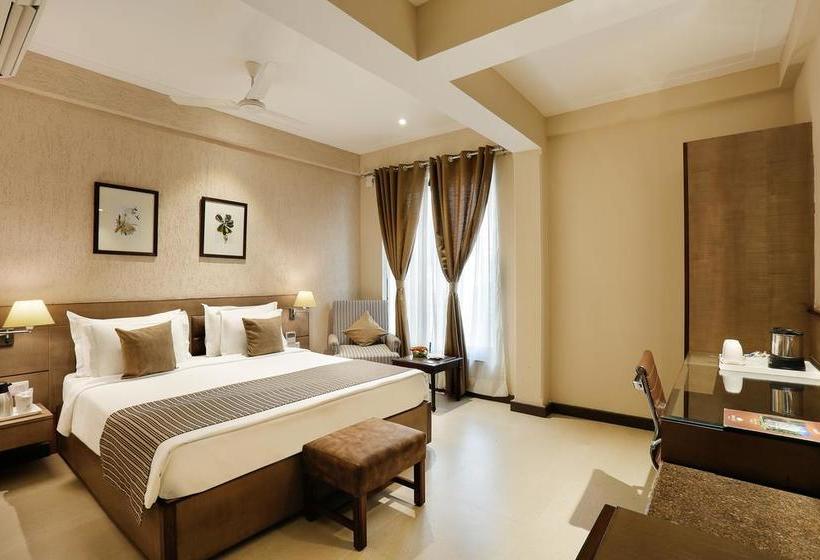 Hotel The Manor Bareilly