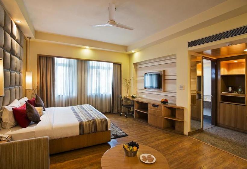 Hotel The Manor Bareilly 9