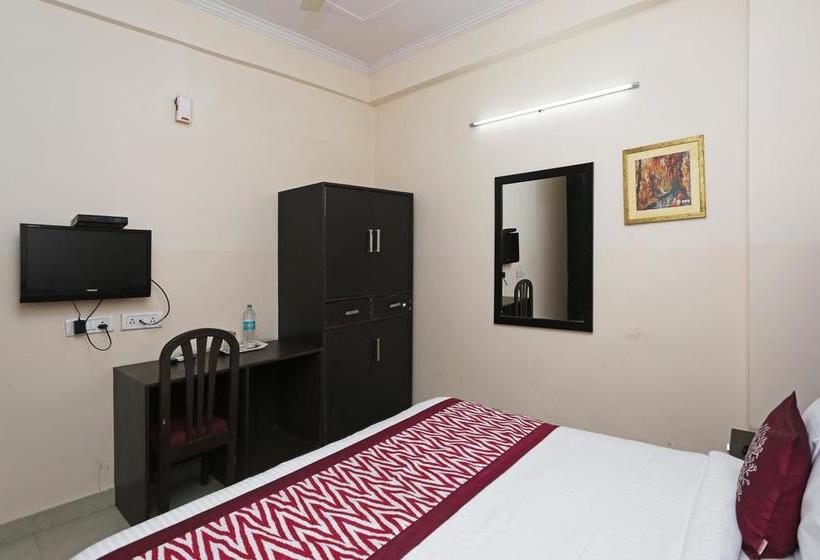 Oyo 709 Hotel Cross Winds 15