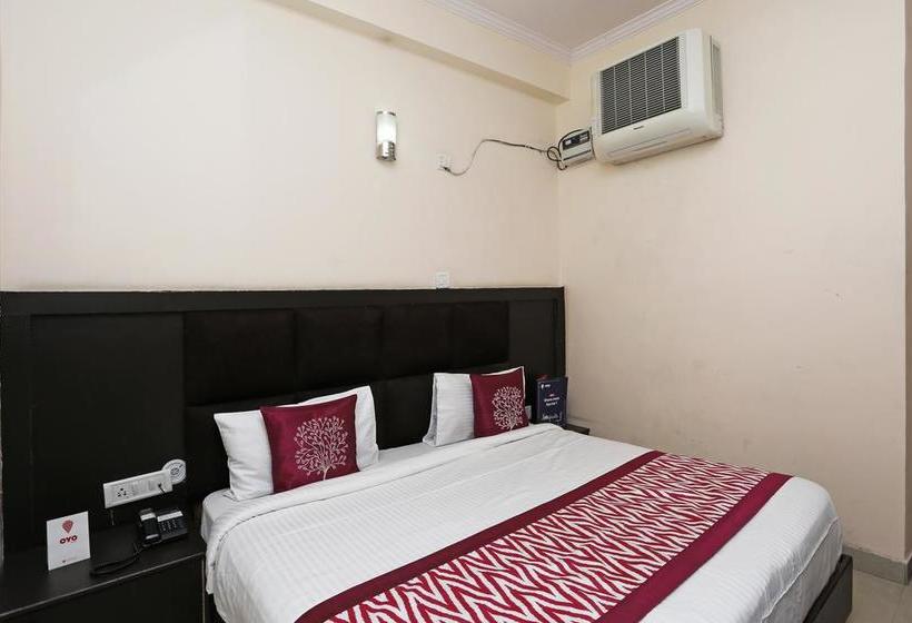 Oyo 709 Hotel Cross Winds 18