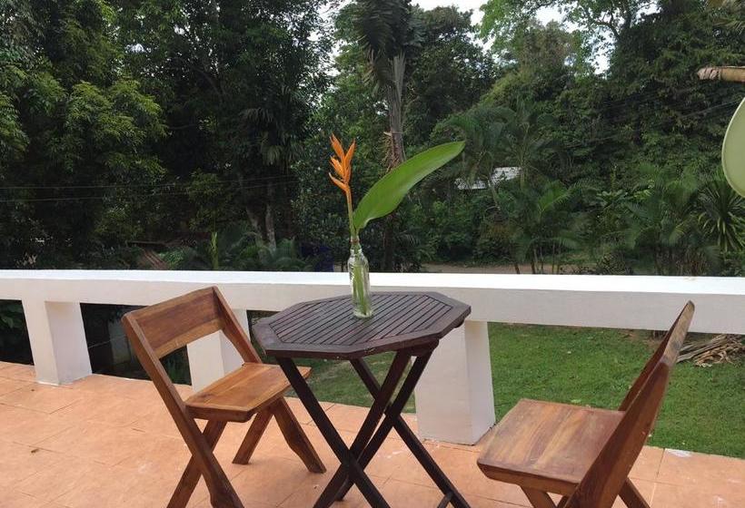 Albergue Happy Hippy House Trat