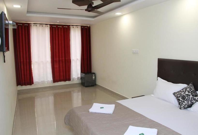 Hotel Mogal Beach Resort Goa