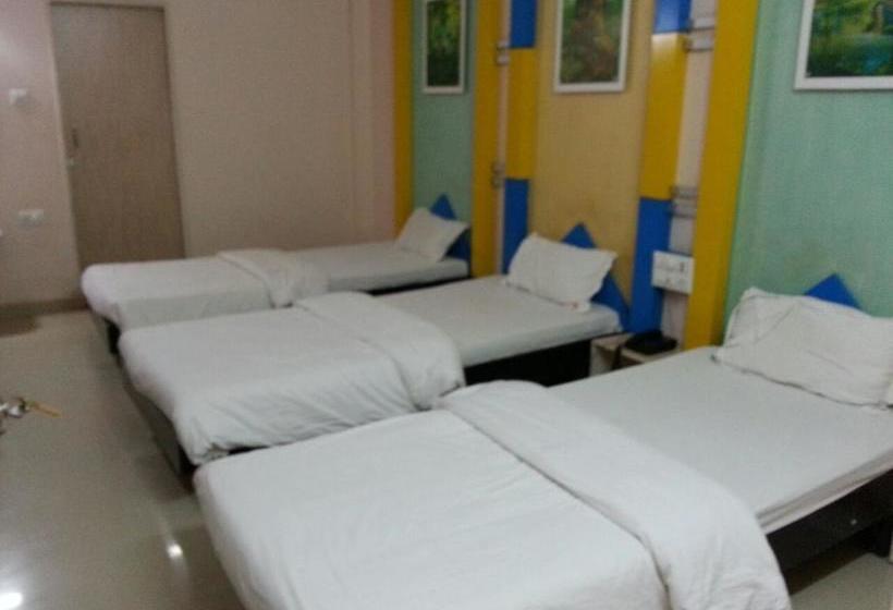 Hotel Gomti 10