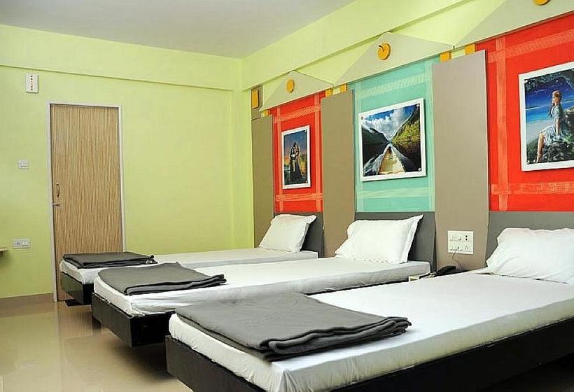 Hotel Gomti 16