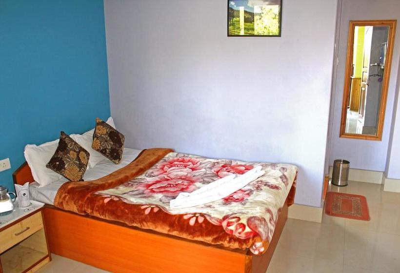 Hotel The Red Mud Chalet 2