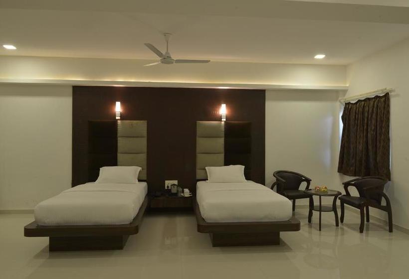 Banyan Paradise Resort 11