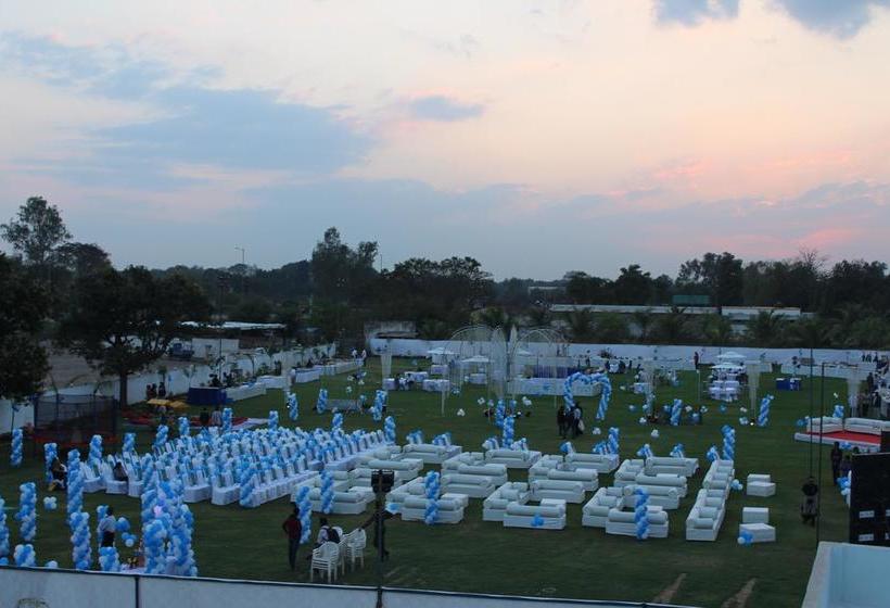 Banyan Paradise Resort 13