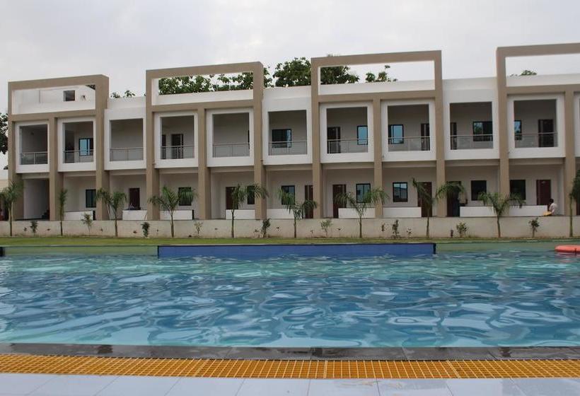 Banyan Paradise Resort 15